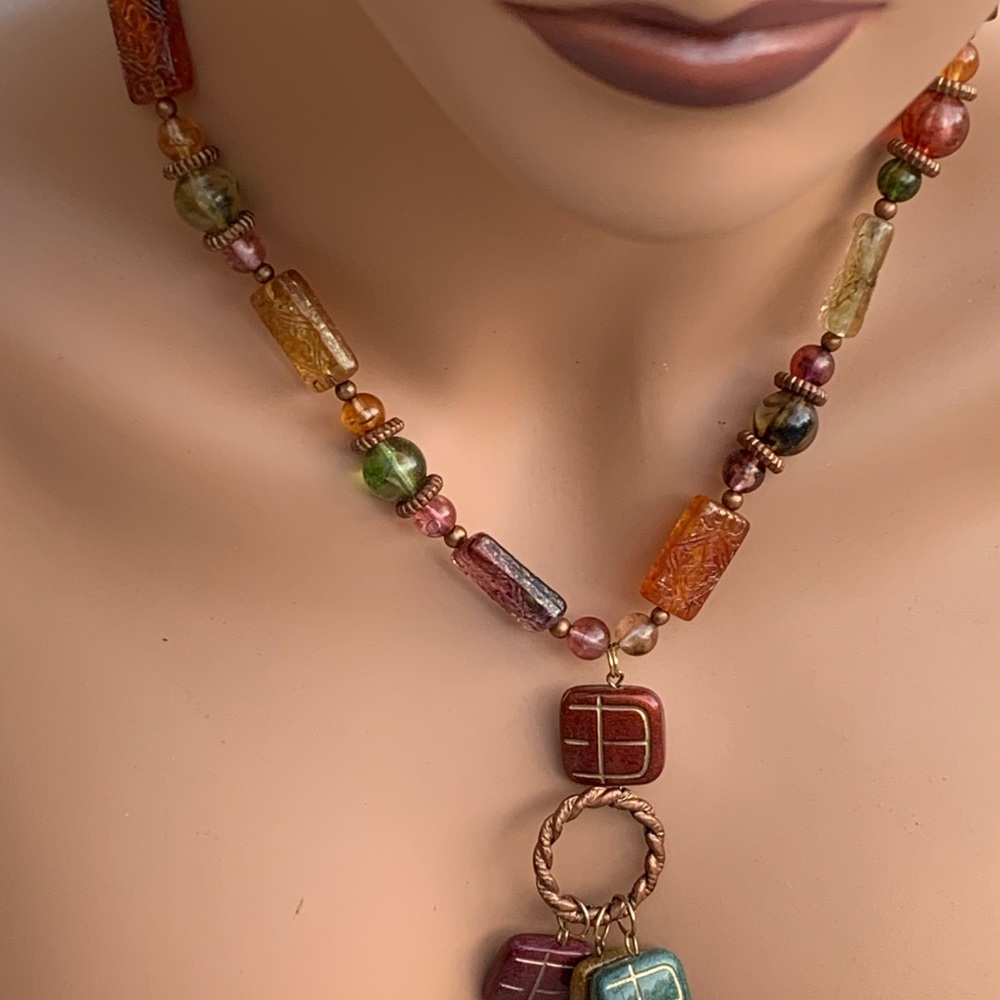 Multi-Colored Round And Squared Beaded Nacklace - image 4